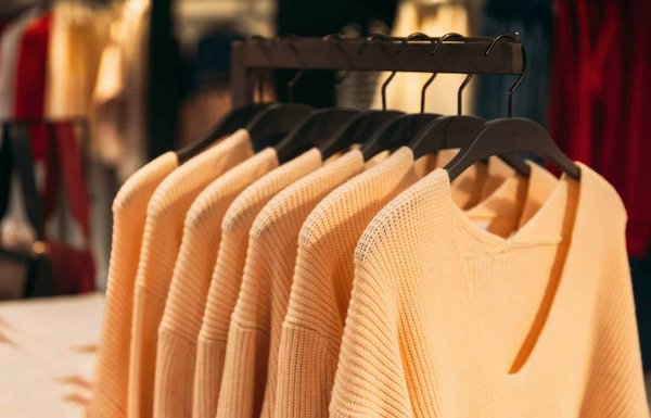 How Do You Choose the Right Type of Cardigan for a Layered Office Look?