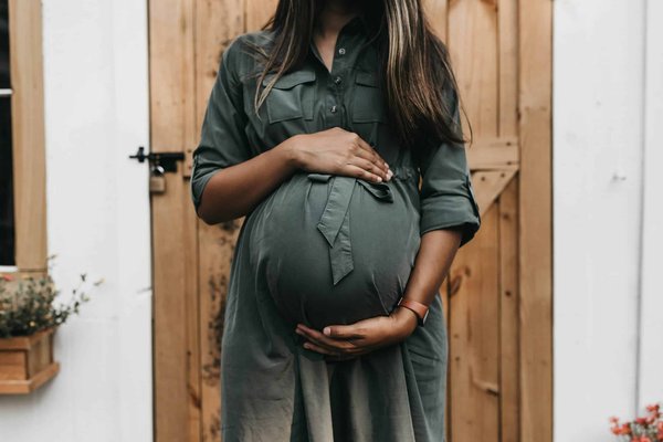 How Can You Balance Comfort with Style in Work-Appropriate Maternity Clothing?